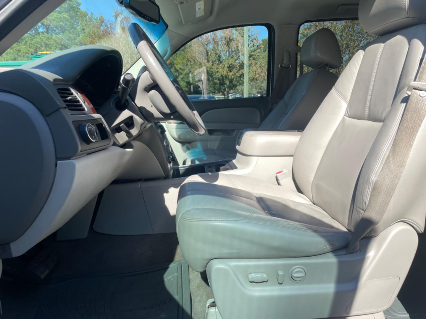 2012 WHITE GMC YUKON XL 1500 SLT (1GKS1LE07CR) with an 5.3L engine, Automatic transmission, located at 5103 Dorchester Rd., Charleston, SC, 29418-5607, (843) 767-1122, 36.245171, -115.228050 - Photo#22